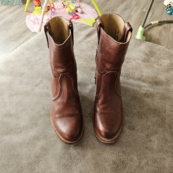 Frye Jane Trapunto Bootie - Picture 5 of 9